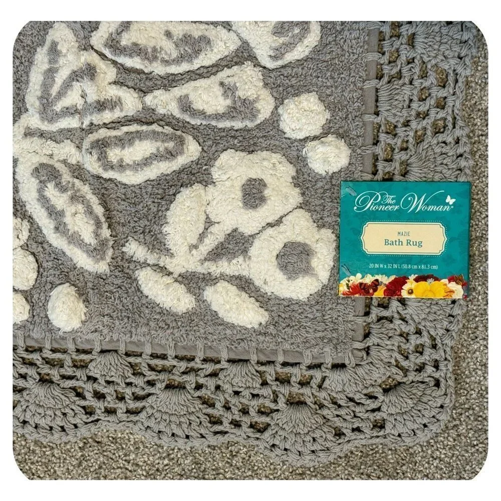 NWT Pioneer Woman Mazie Two-Color Floral Crochet Soft Silver Bath Rug 20